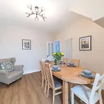 Hazelgrove, Ratcliffe Place, * Keswick (Cumbria)