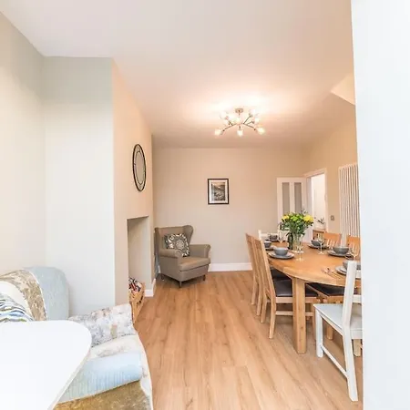 Hazelgrove, Ratcliffe Place, * Keswick (Cumbria)