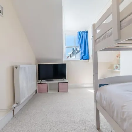 Hazelgrove, Ratcliffe Place, Nyaraló