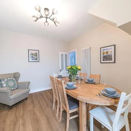 Hazelgrove, Ratcliffe Place, * Keswick (Cumbria)